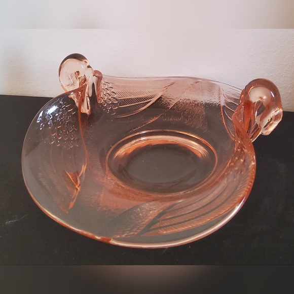 Pink Depression Glass Swon Dish - Picture 4 of 6